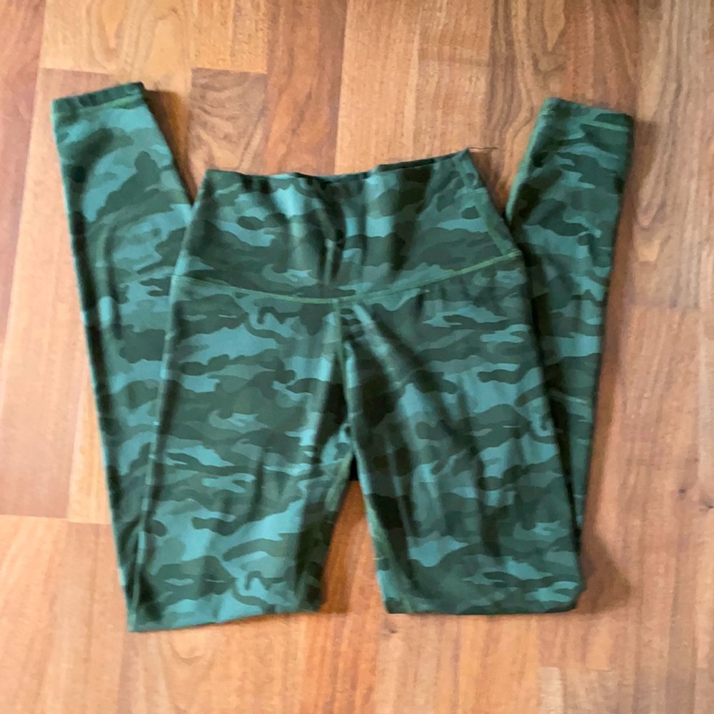 Camo leggings size small